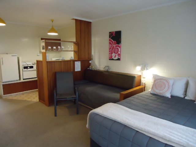 The Racecourse Motel-官方