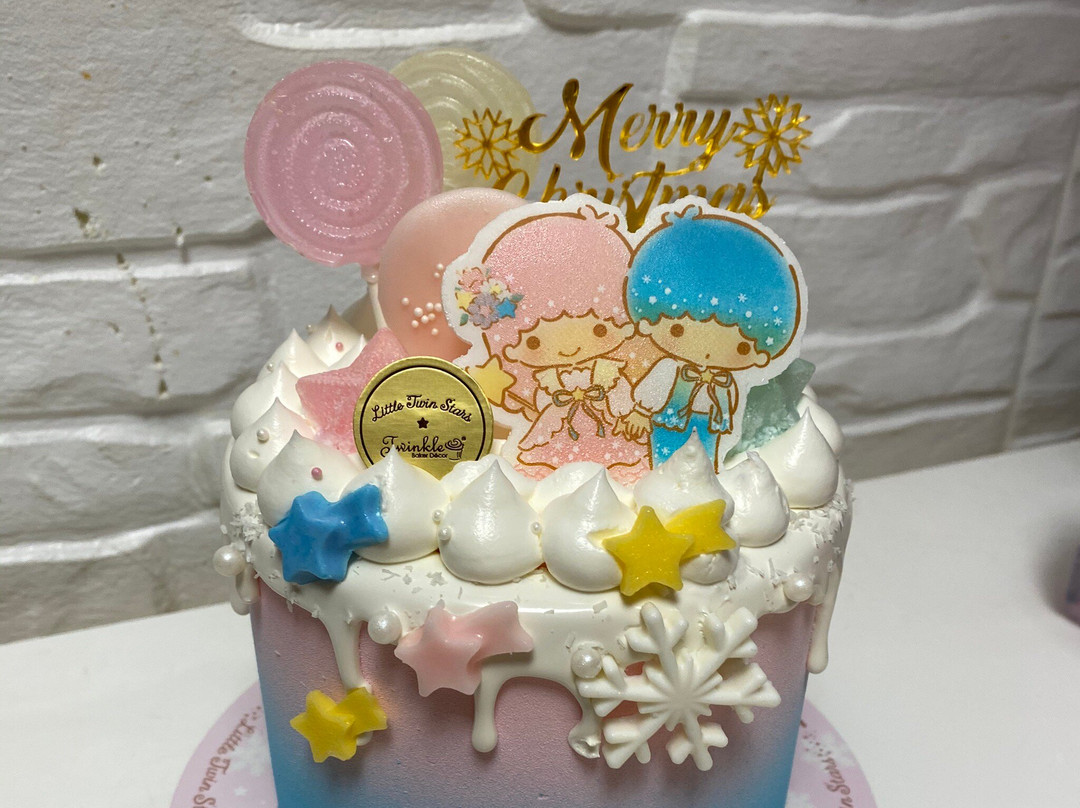 Twinkle Baker Decor