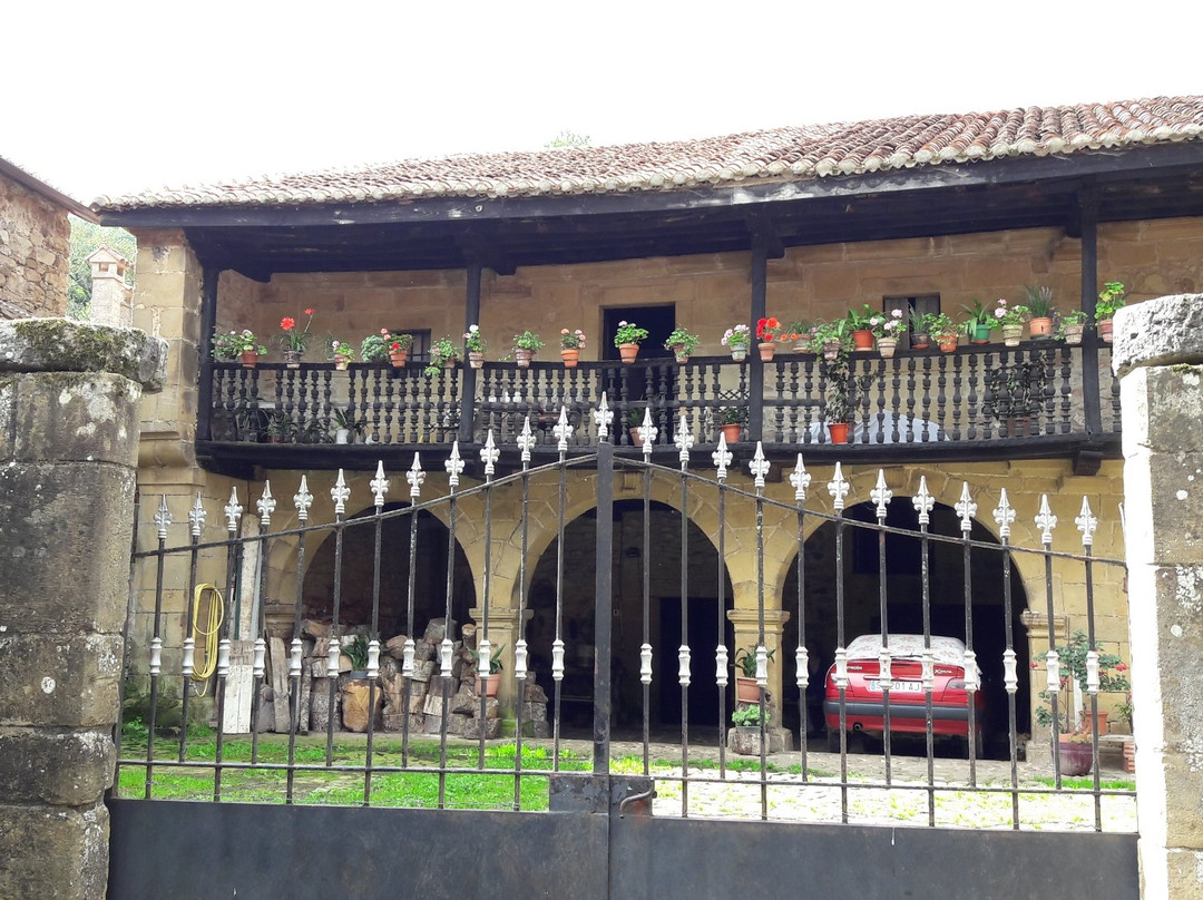 Iglesia de Santa Maria-Barcena Mayor必去景点