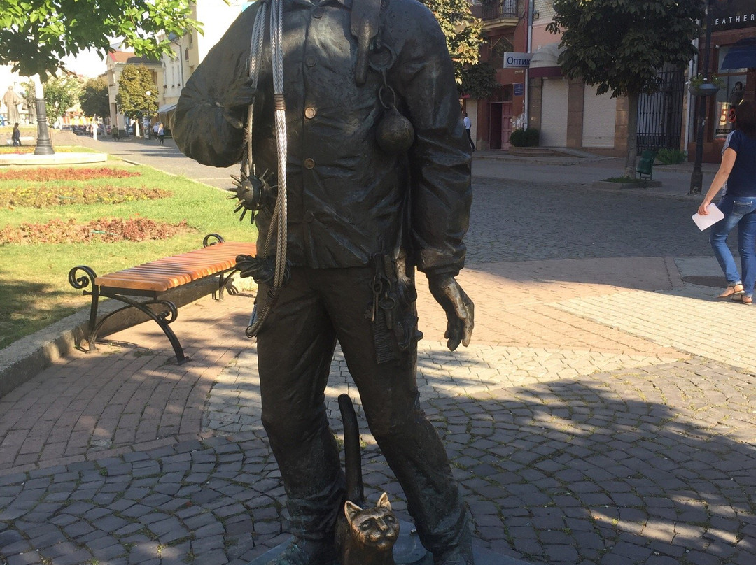 Chimney Sweep Monument-穆卡切沃必去景点