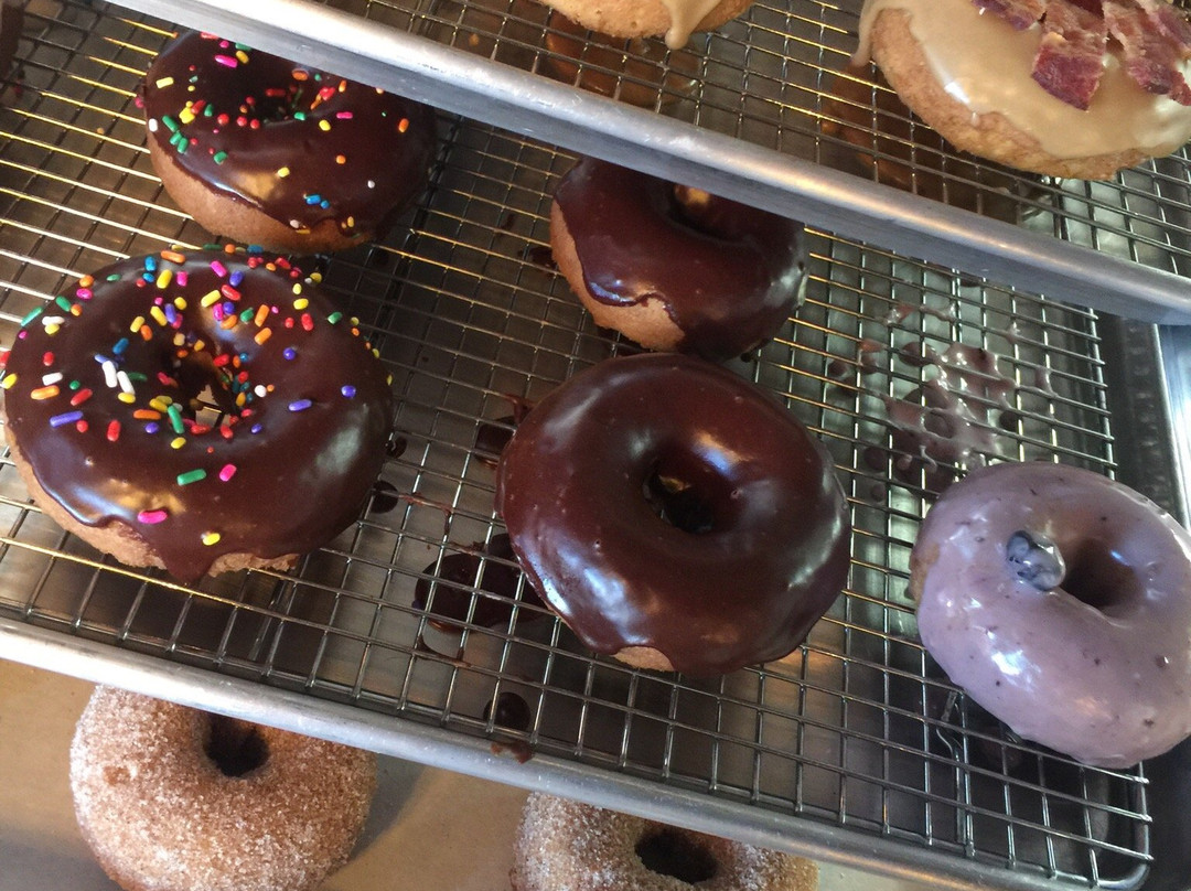 Yates Center餐馆和美食-Cornerstone Bakery & Jasper's