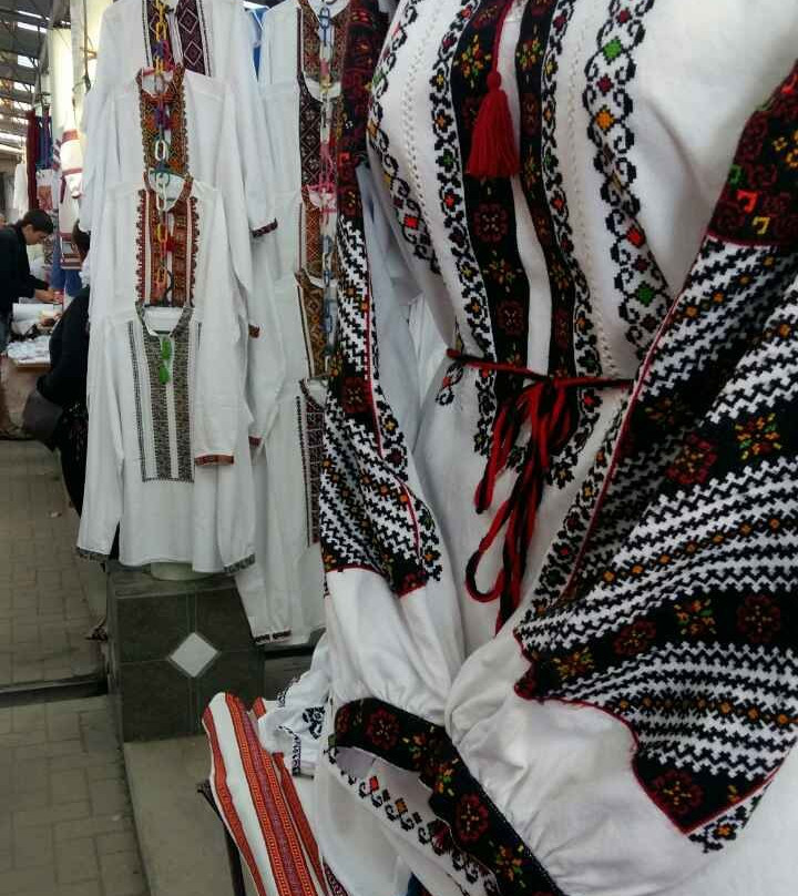 Night Vyshyvanka Market "Torgovitsa"-Kolomyia必去景点