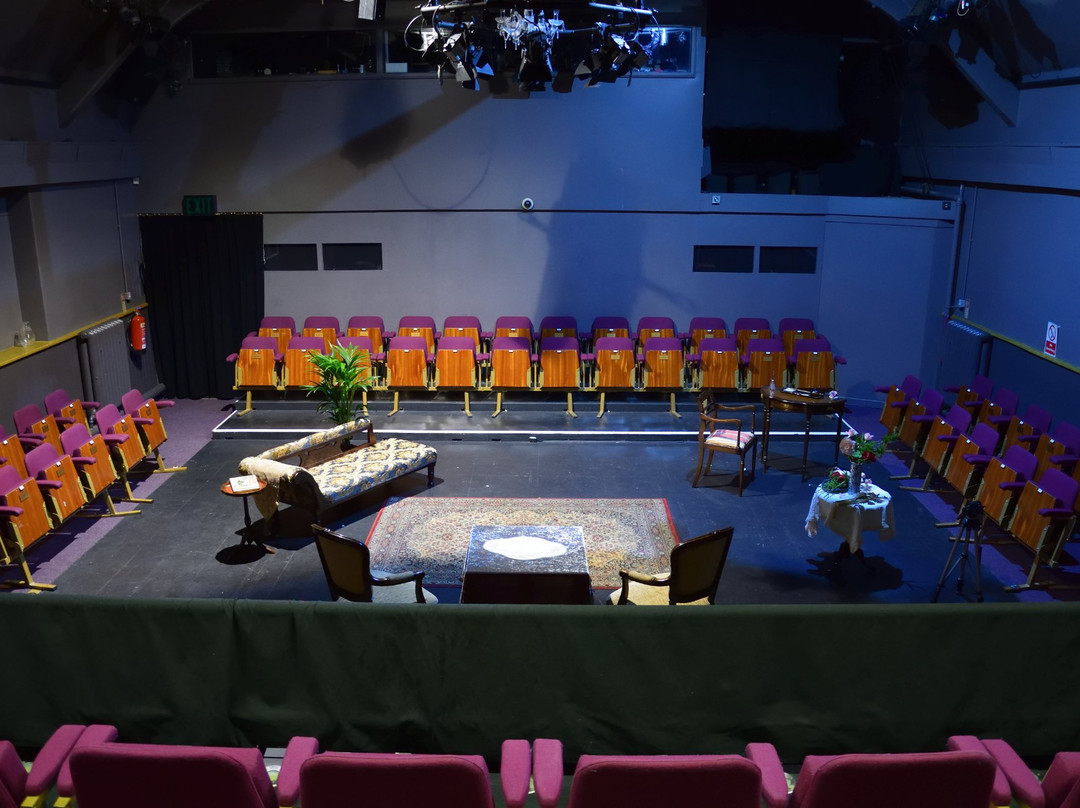 Farnworth Little Theatre景点图片