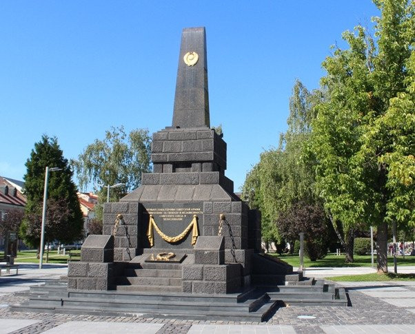 A monument to fallen soldiers of the Soviet Army景点图片