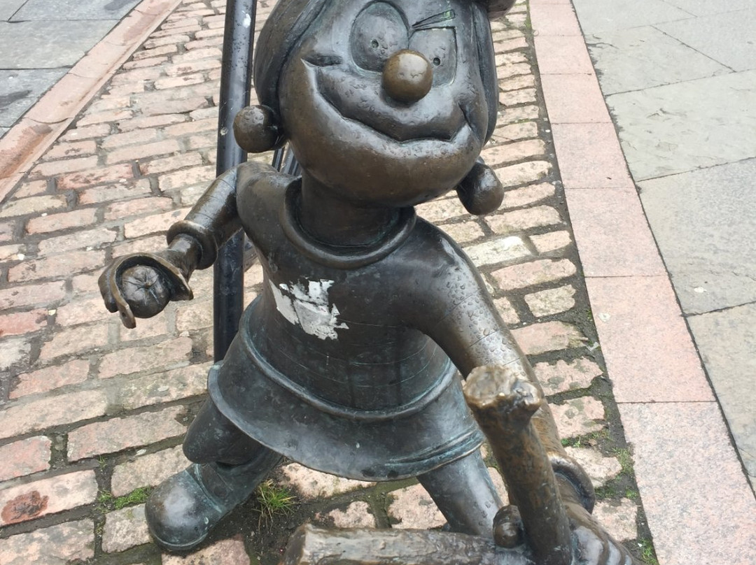 Minnie The Minx Statue