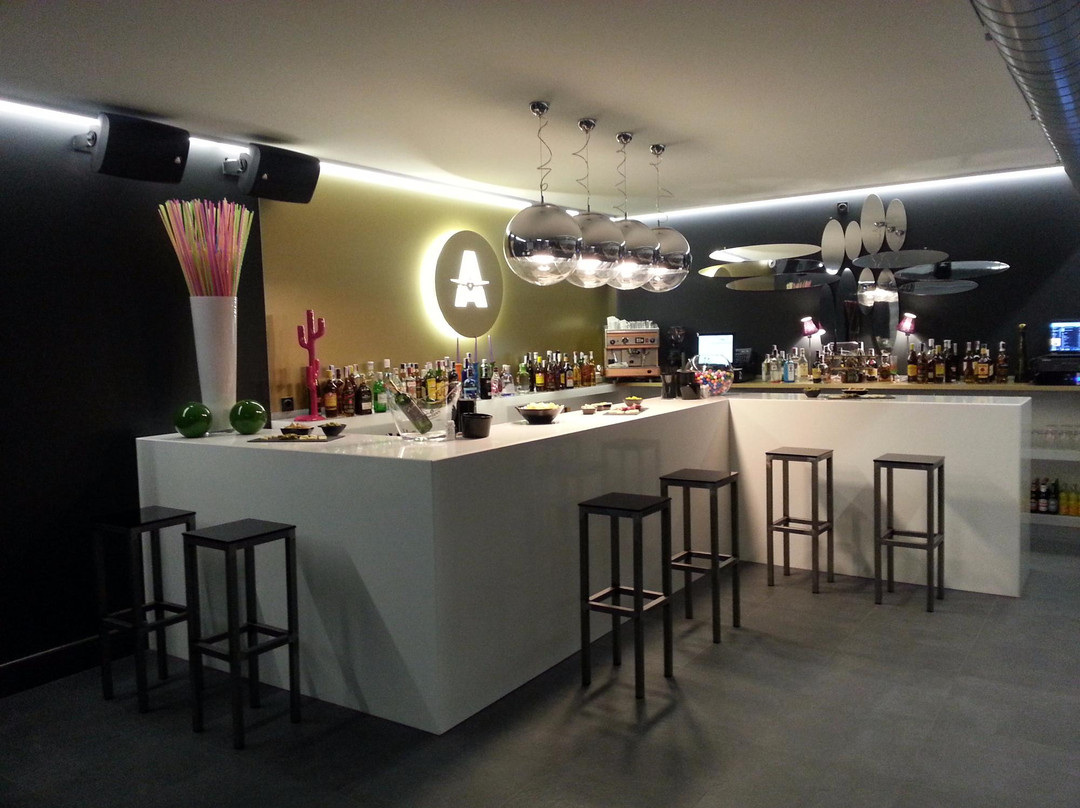Cervatos旅游景点-Disco Bar Airbus