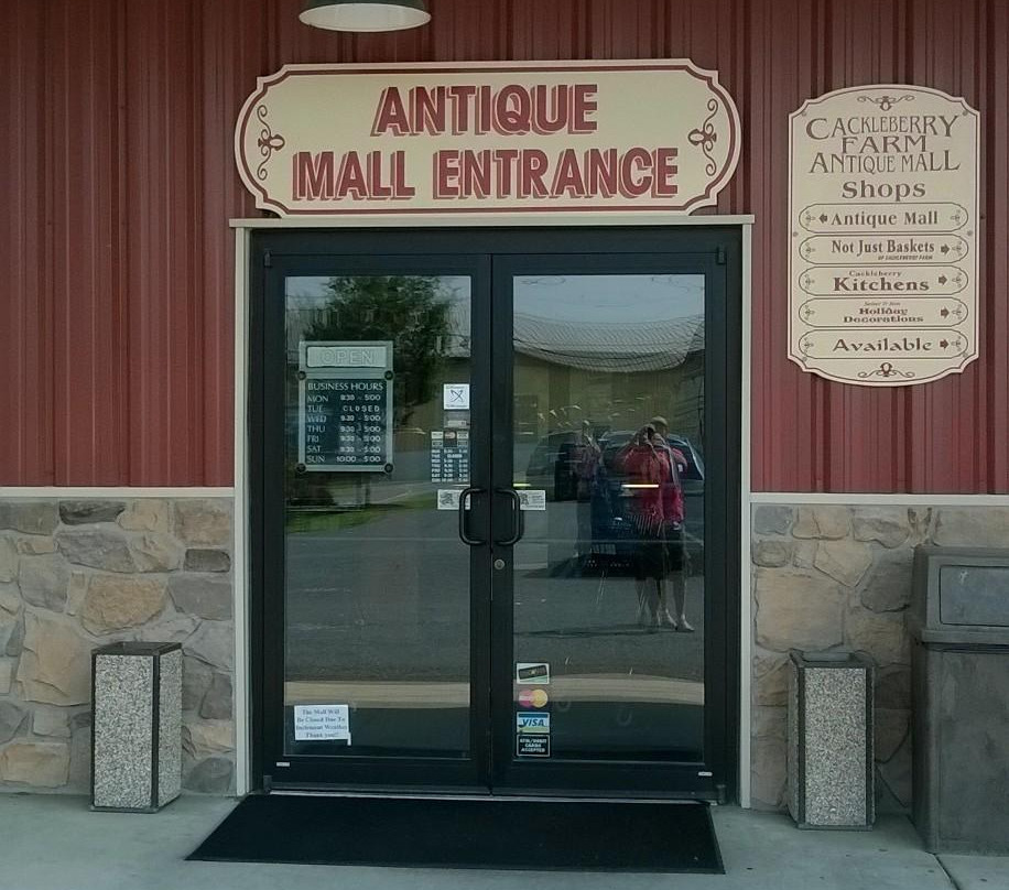 Cackleberry Farm Antique Mall景点图片