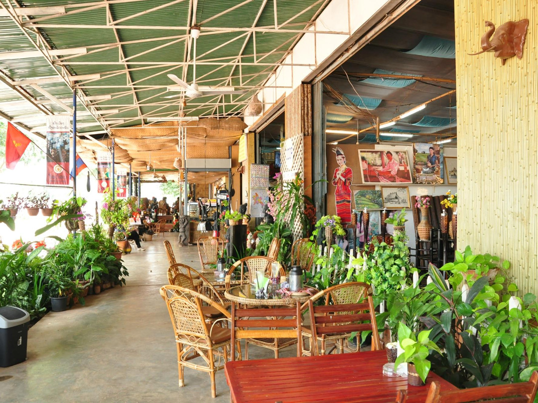 Lao House Shopping Center景点图片