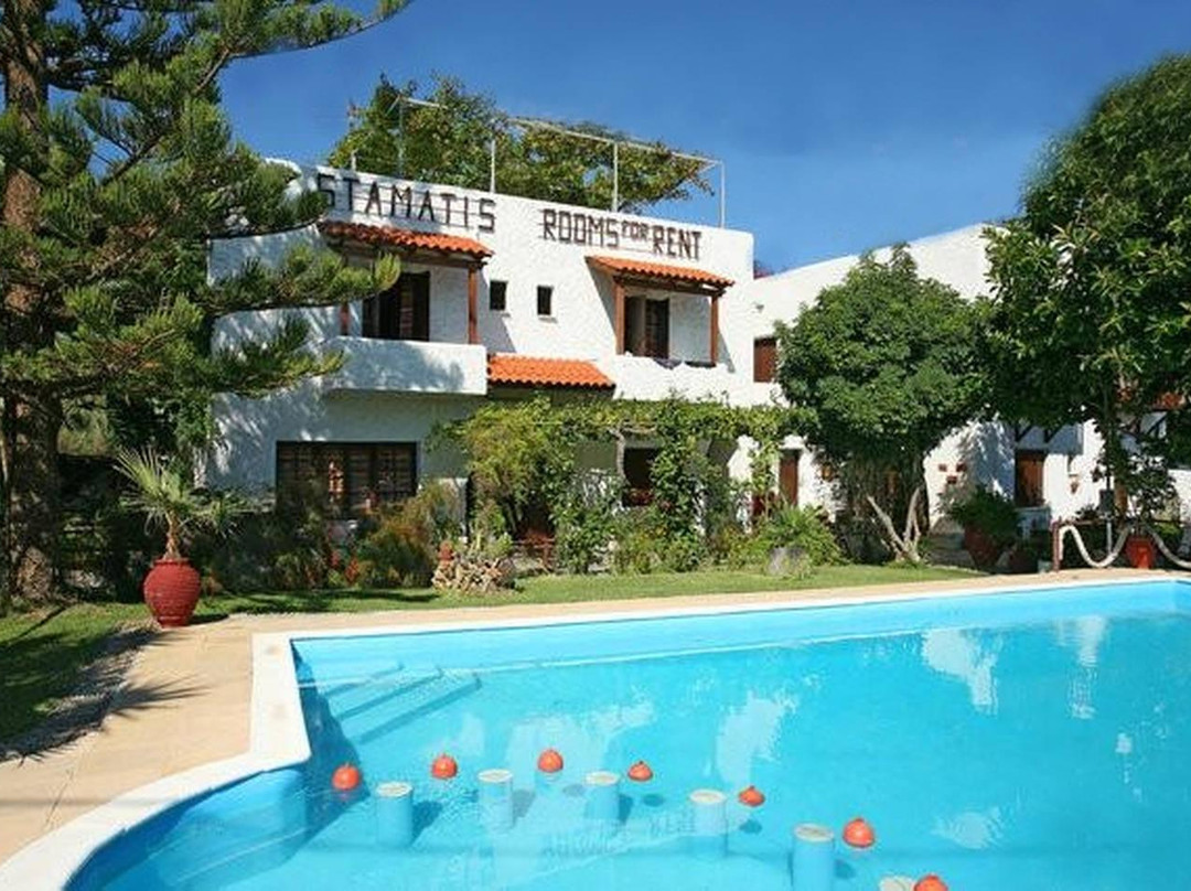 Pirgos Psilonerou酒店住宿-Summer Lodge