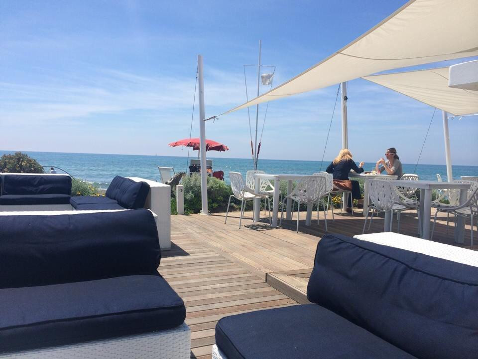 V Lounge Beach景点图片