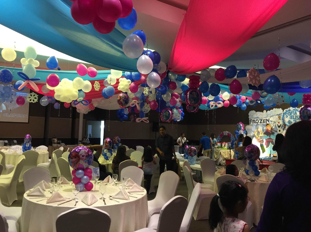 帕拉纳克市旅游景点-The Village Sports Club