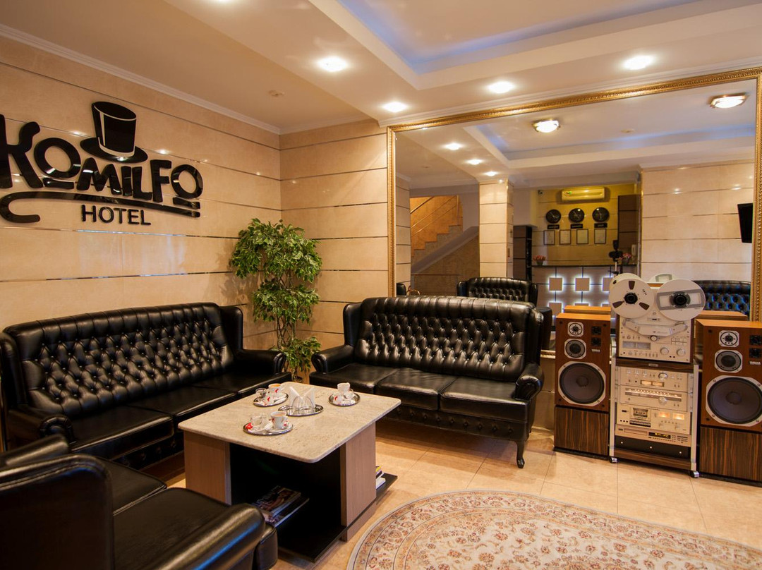 Stauceni酒店住宿-Komilfo Hotel