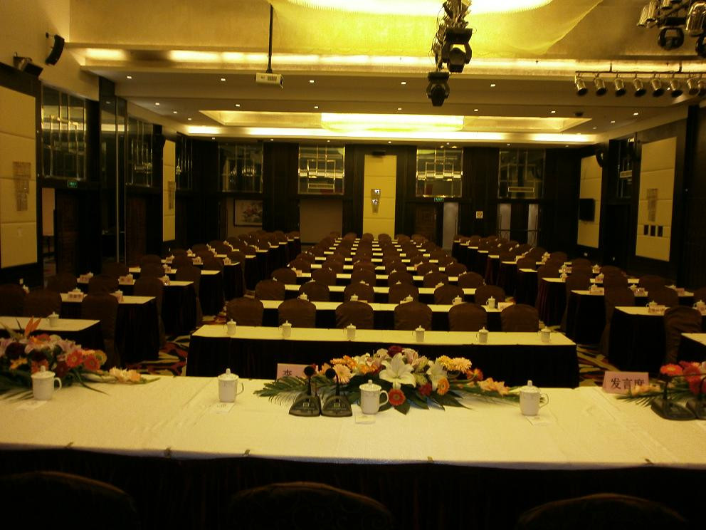 鸿华度假酒店主图