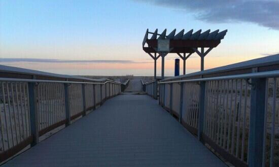 Ponquogue Beach景点图片