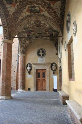 Palazzo Chigi Saracini-锡耶纳必去景点