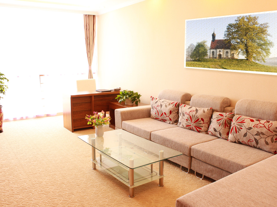 千秋假日大酒店主图