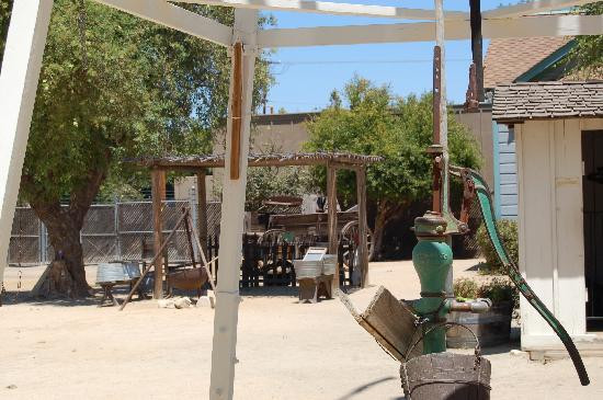 Leonis Adobe Museum景点图片