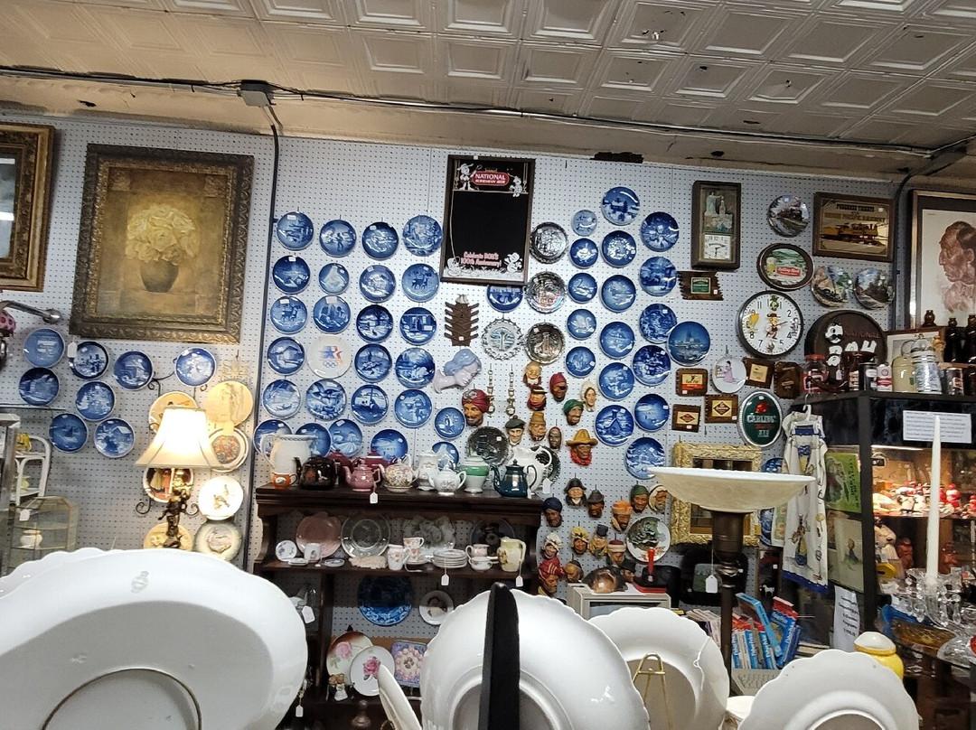 Bahoukas Antique Mall景点图片