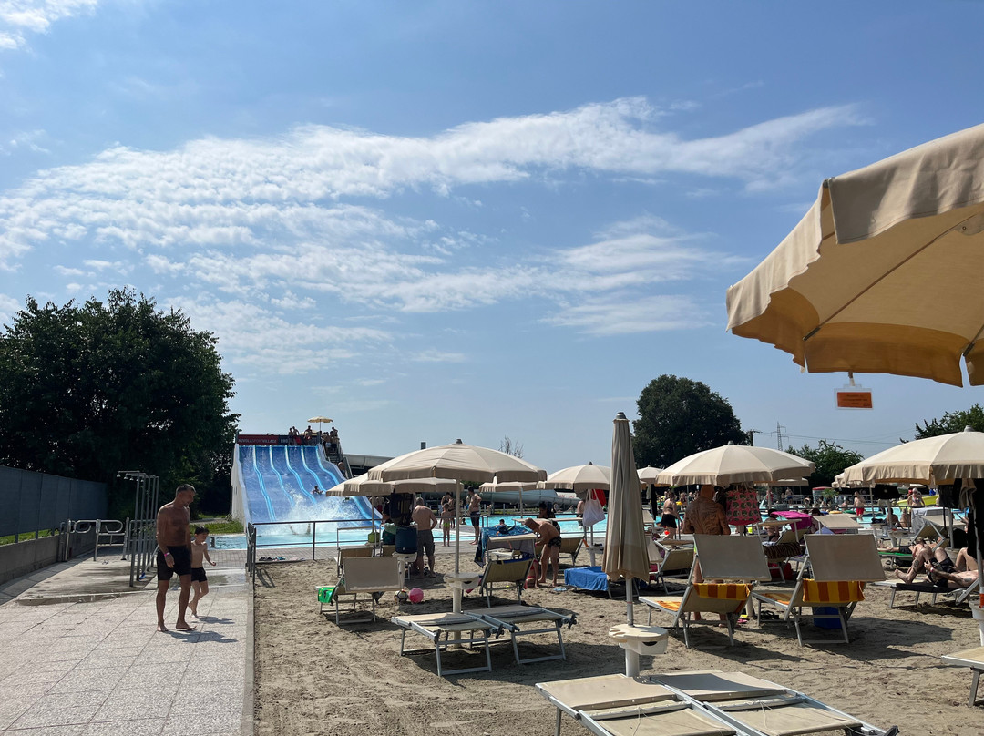 Opla AcquaBeach Village景点图片