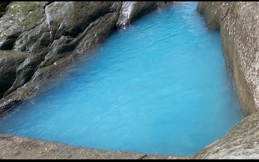 Cascades du Bassin Bleu-Gourbeyre必去景点