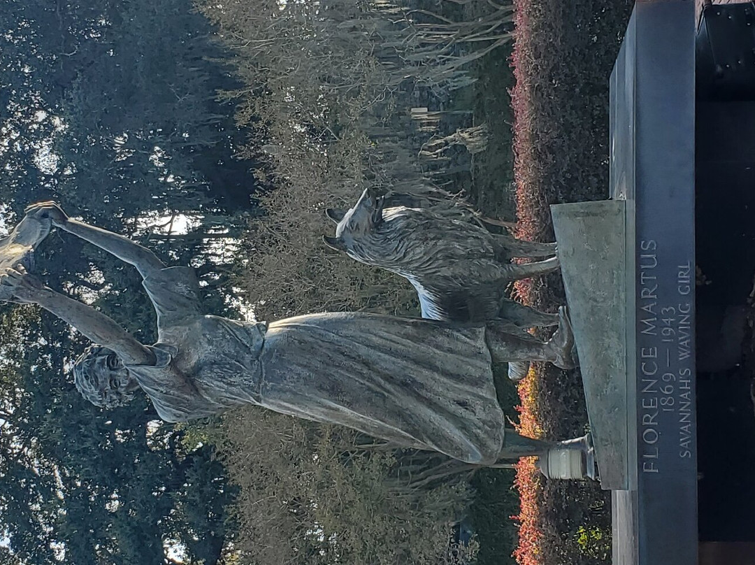 The Waving Girl Statue景点图片