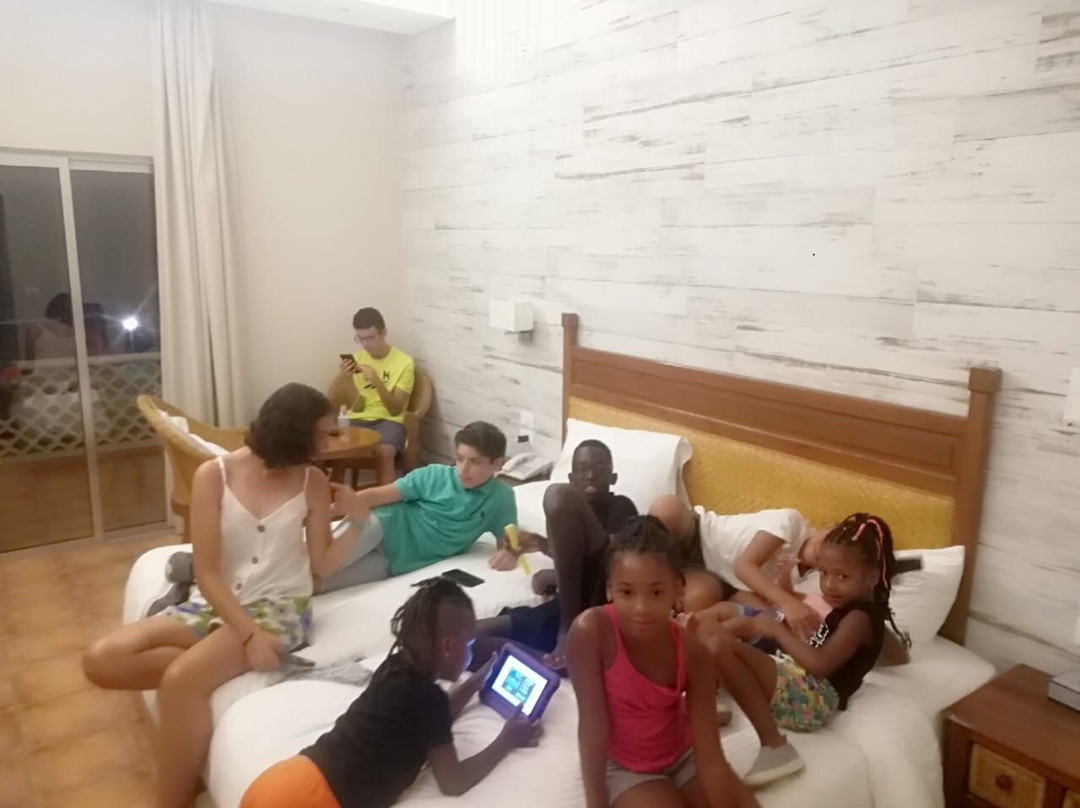 Rest House Tyr Hotel & Resort主图