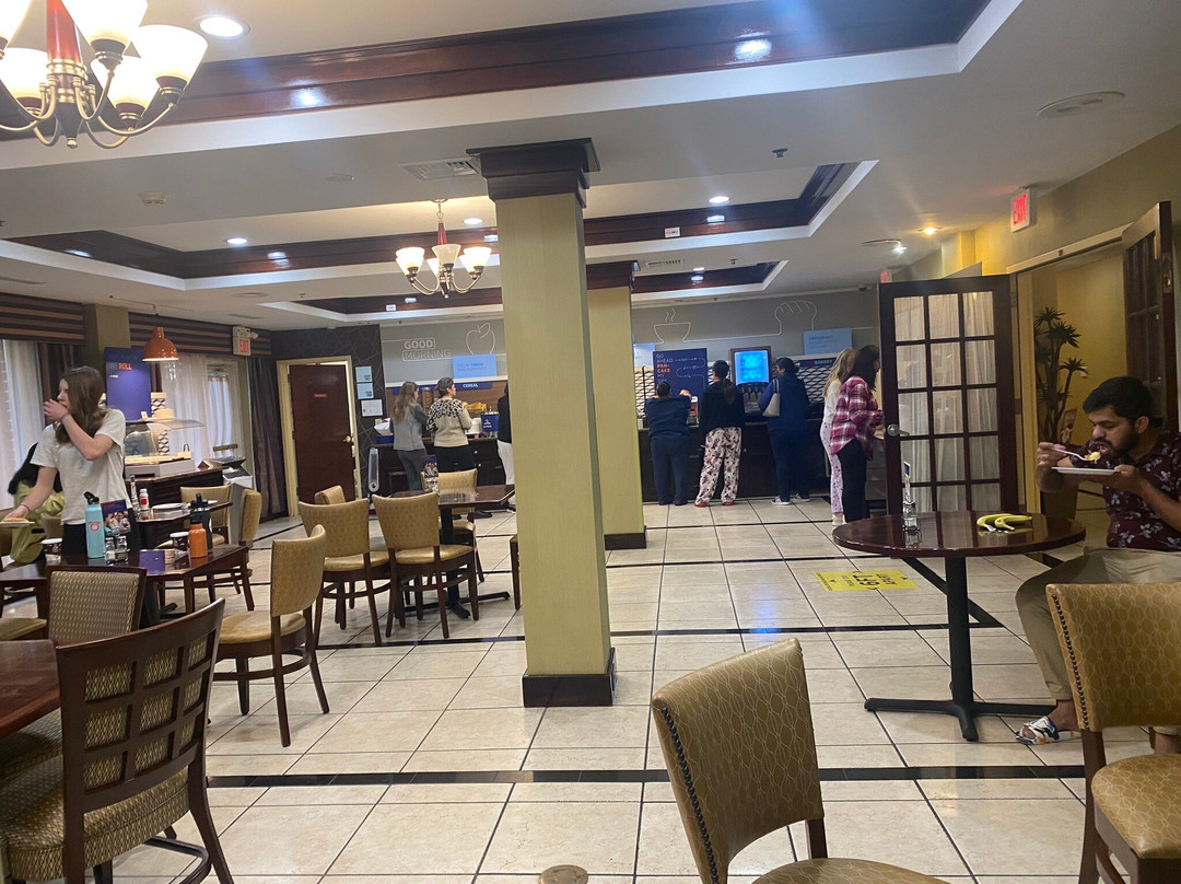 Holiday Inn Express & Suites Tower Center New Brunswick by IHG主图