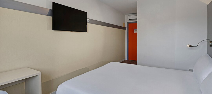 斯多瑞梅赫罗纳酒店主图