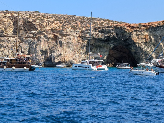 Comino Cruises & Charters by Bulldog - Blue Lagoon - Luzzu - Gozo - Malta-Comino必去景点