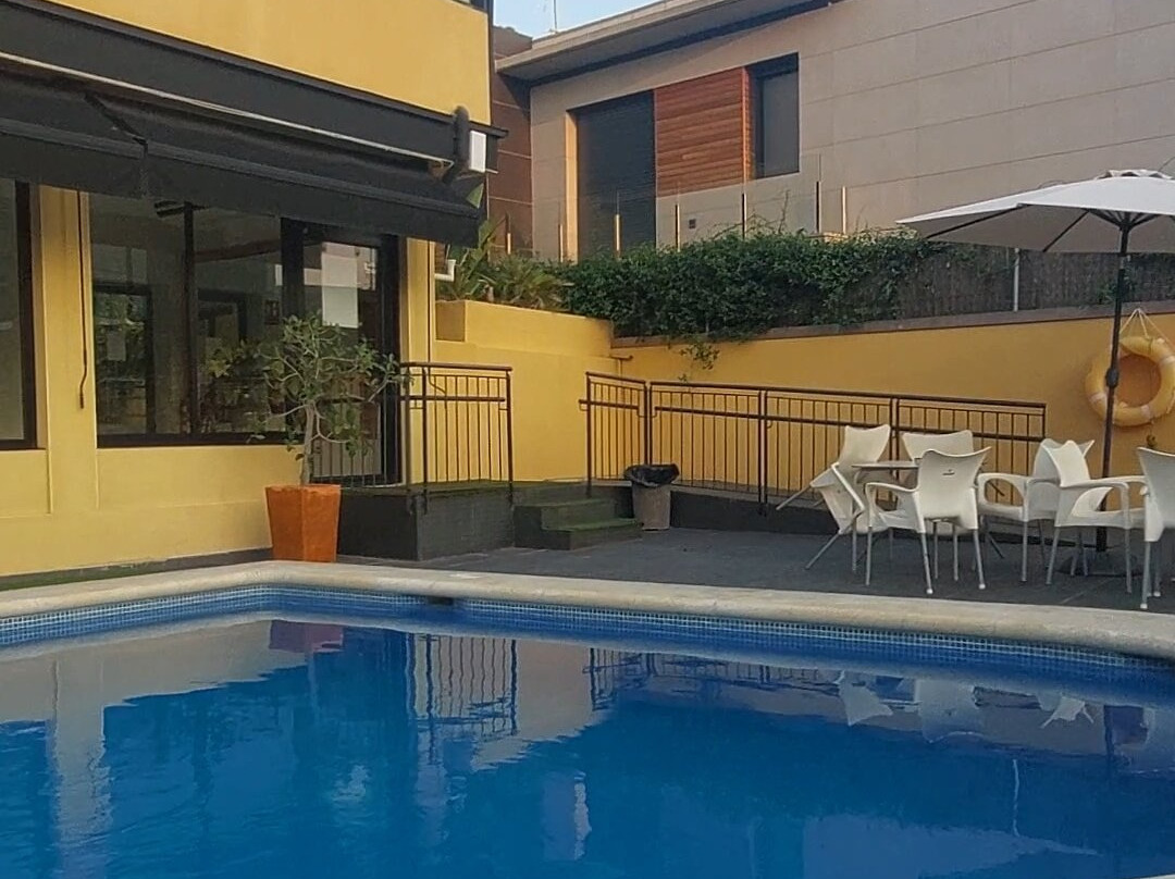 阿尔加巴酒店主图