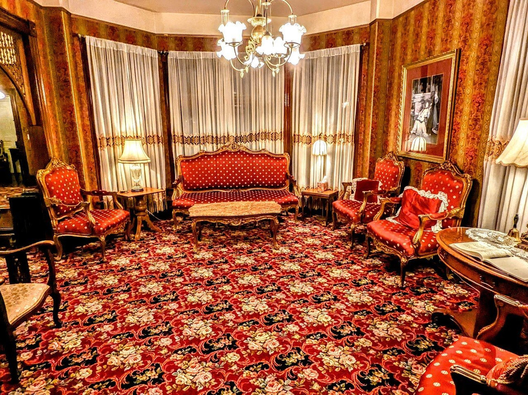 The Gingerbread Mansion Inn主图