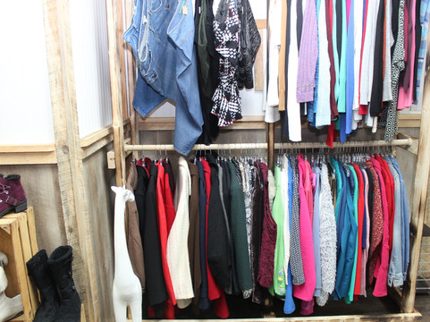 On & On Gift And Thrift-布赖森城必去景点