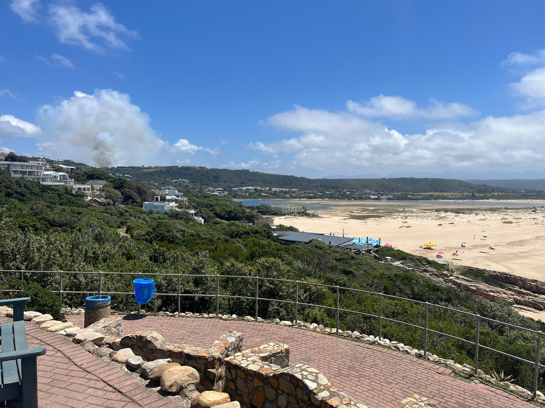 Sunshowers Beachfront Luxury Self Catering Accommodation主图