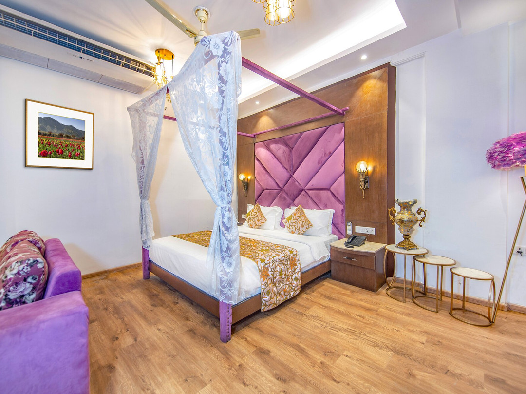 Hotel Solar Residency主图