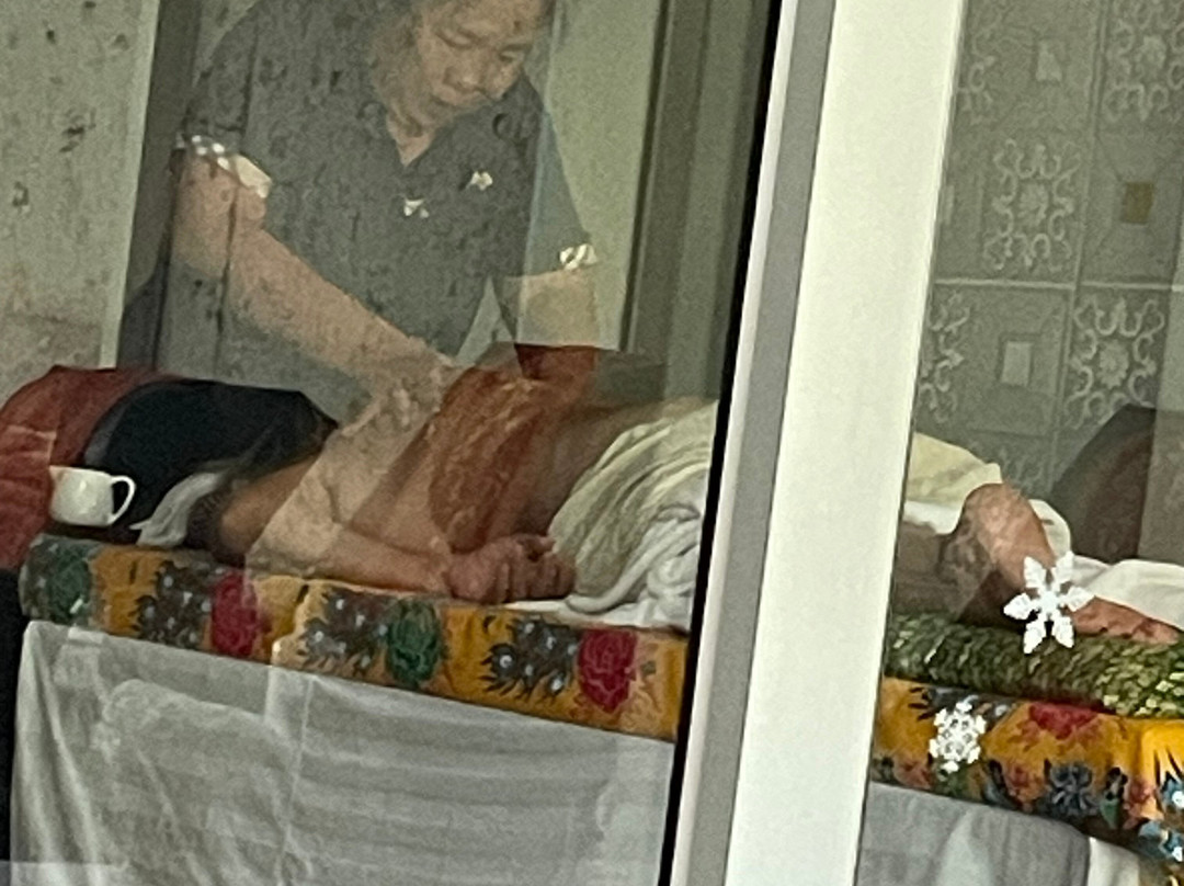 B. Massage & Nails Khao-lak景点图片