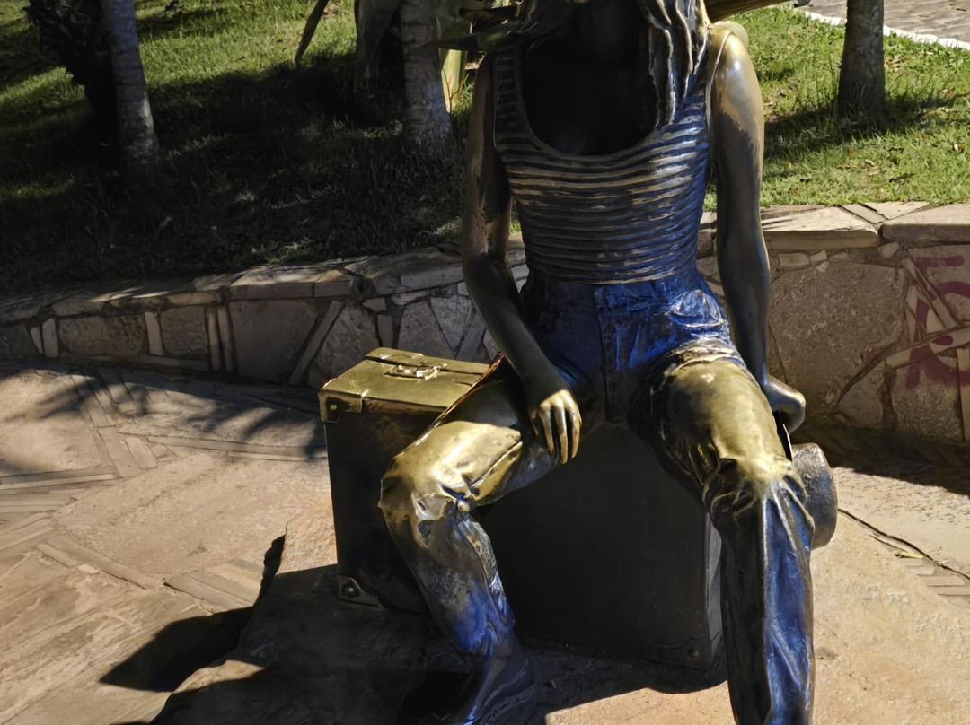 Brigitte Bardot Statue-布基亚斯必去景点