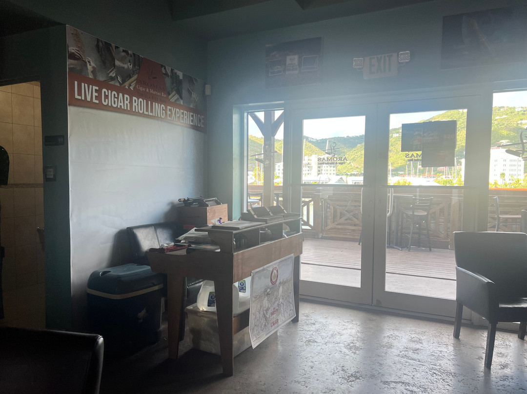 Aromas Cigar & Martini Bar-Road Town必去景点