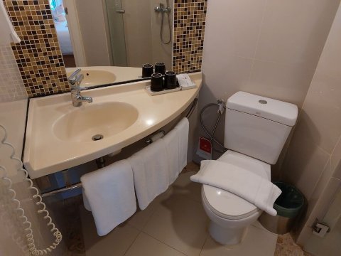 普吉岛宜必思卡塔酒店-浴室