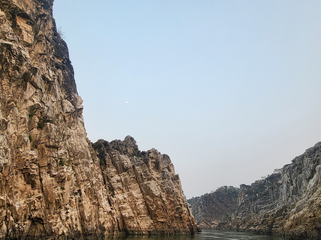 Marble Rocks at Bhedaghat-贾巴尔普尔必去景点