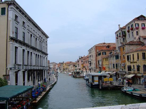 阿杜阿酒店主图