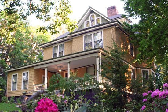 Asheville Seasons Bed and Breakfast主图