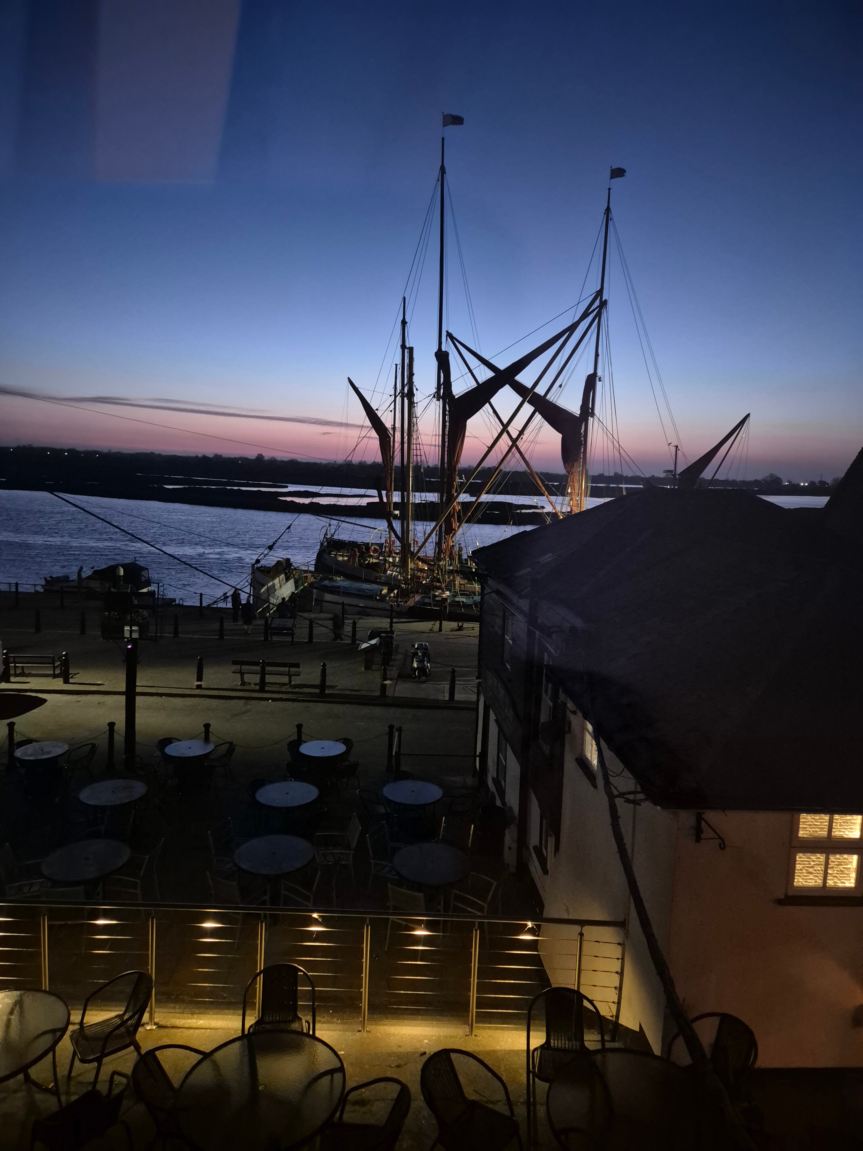 Jolly Sailor- Fish on The Quay-官方