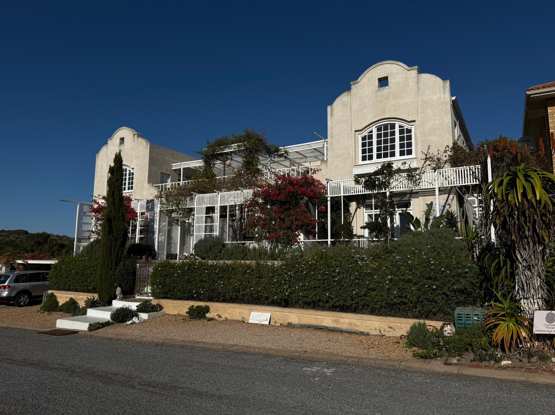 Charlotte House主图