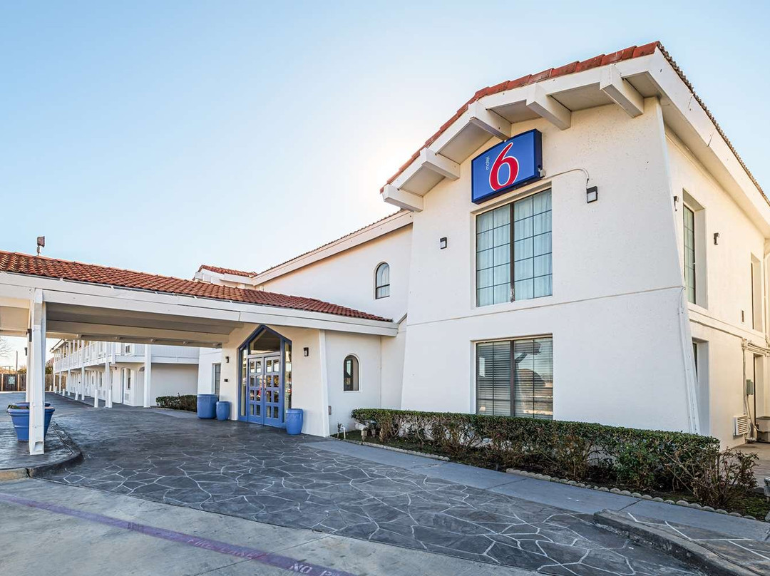 大草原I-30洲际6号汽车旅馆