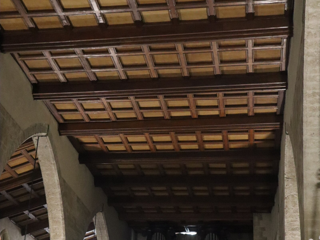 Collegiale Saint Julien-图尔农必去景点