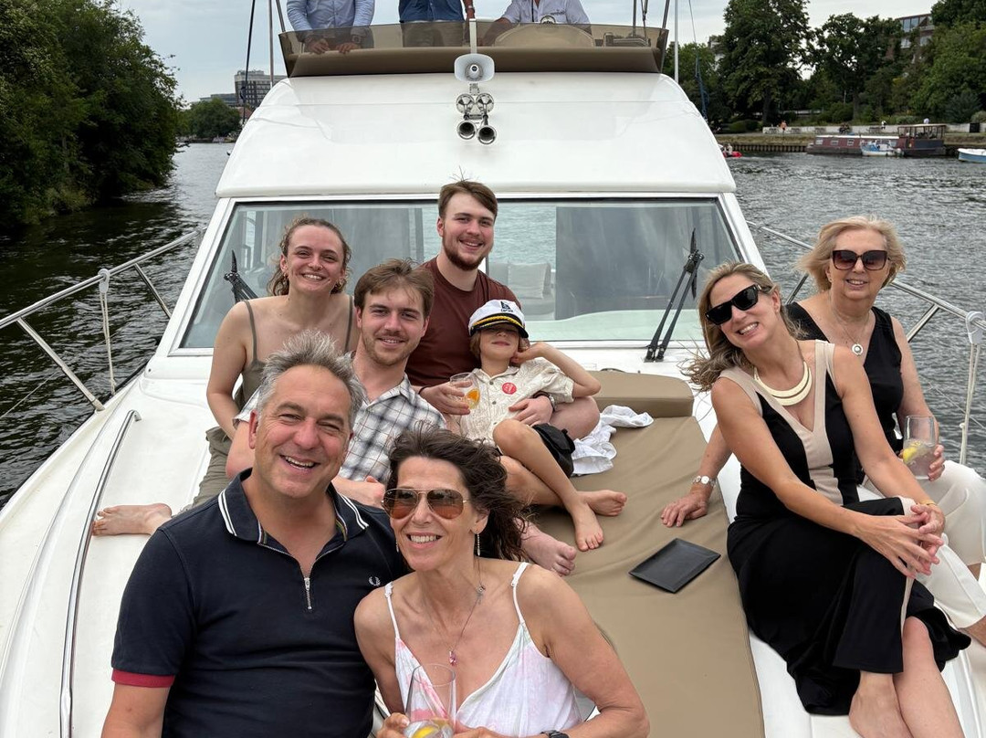 Aquaholics Charters-Thames Ditton必去景点