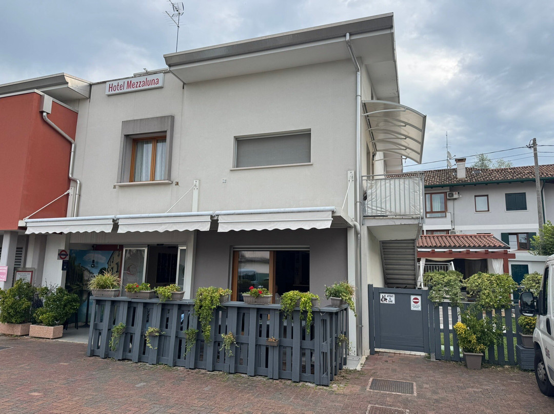 美扎鲁那酒店主图