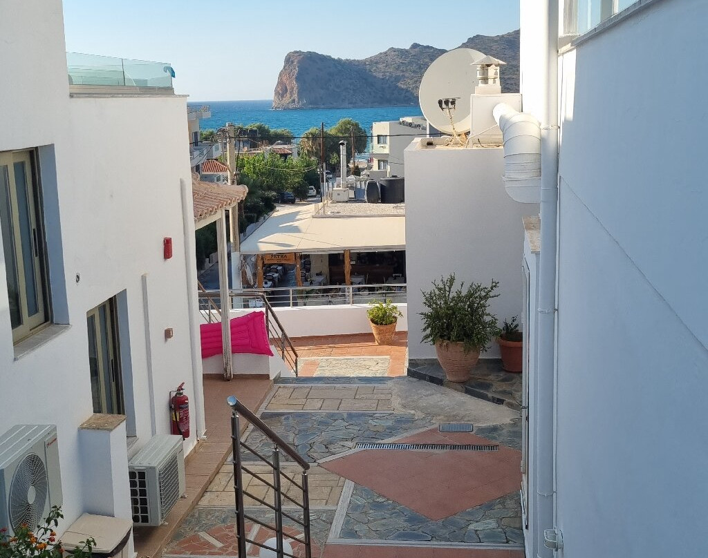 Apladas Apartments主图