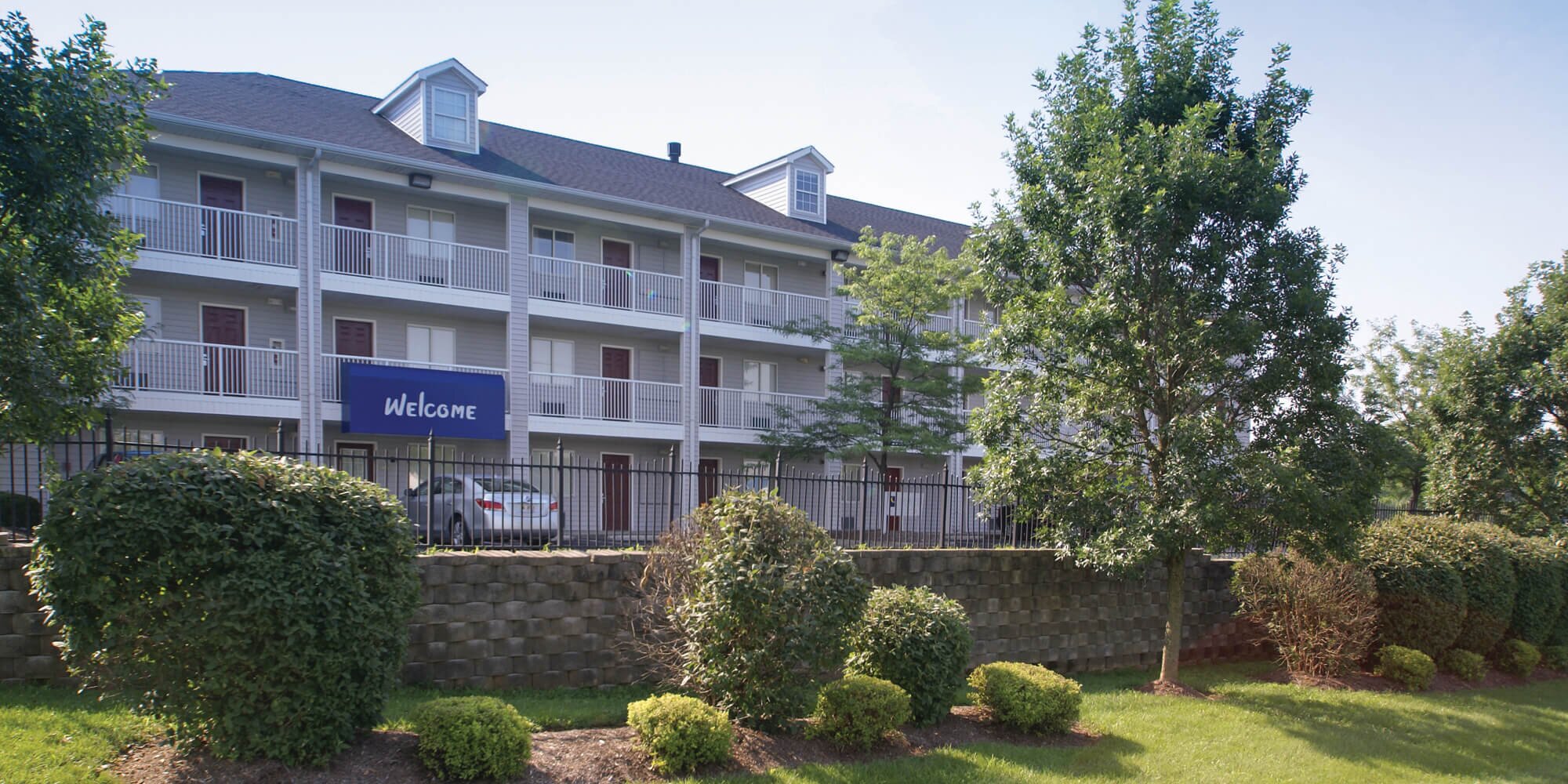 InTown Suites Extended Stay Louisville KY - Wattbourne Lane-浴室