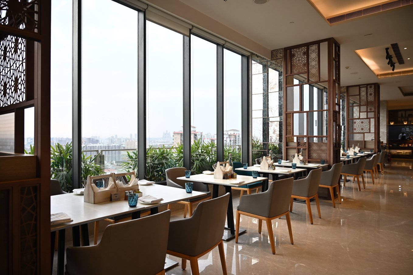 古尔冈90区假日酒店-餐饮